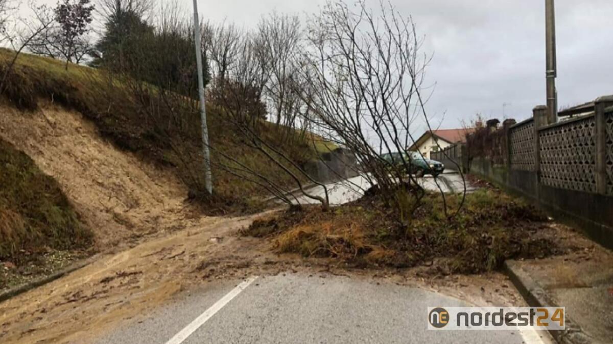 Maltempo, smottamento a San Daniele del Friuli: strada chiusa - 