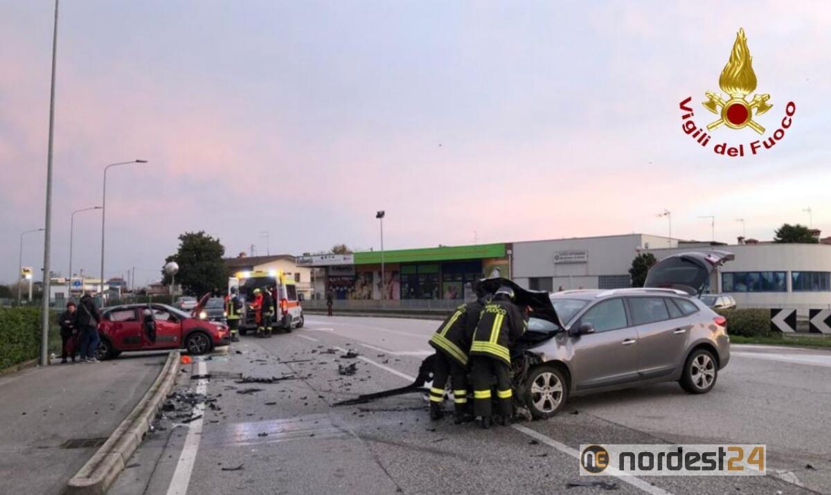 Incidente a San Vito al Tagliamento: madre e figlia incastrate tra le lamiere - 