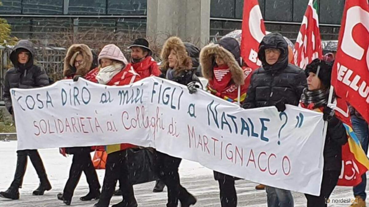 Dramma Safilo, lo striscione: "Cosa dirò ai miei figli a Natale?" - 