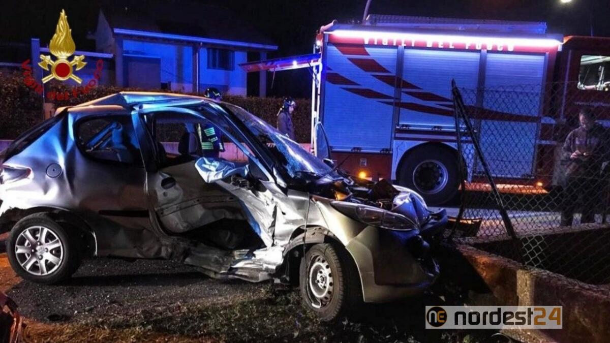 Grave incidente a Cordenons: una persona incastrata tra le lamiere - 