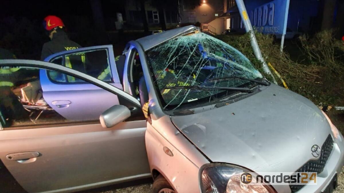 Si schianta contro un palo dell'illuminazione: ferita una donna - 