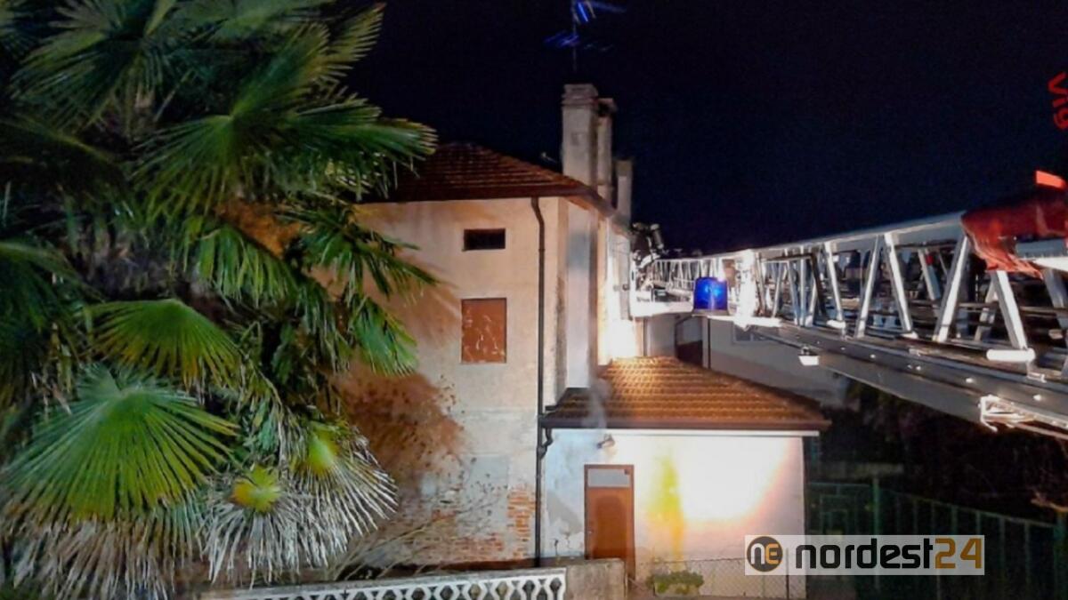 Incendio a Prata di Pordenone: brucia il camino, i pompieri salvano il tetto - 