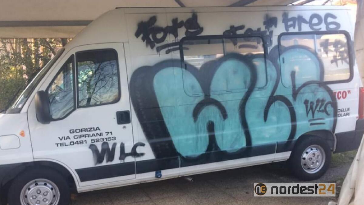 Gorizia. Vandali imbrattano il furgone "Cuore Amico", lo sdegno del sindaco - 