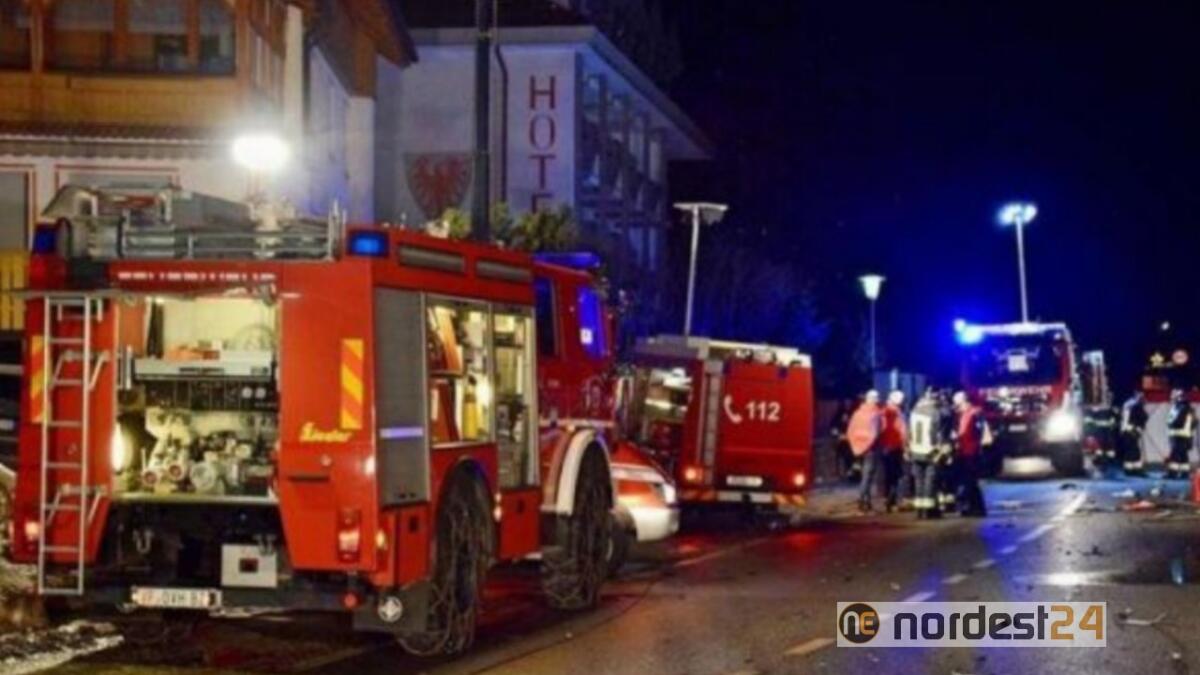 Auto centra pedoni nella notte: 6 giovani morti e 11 feriti - 