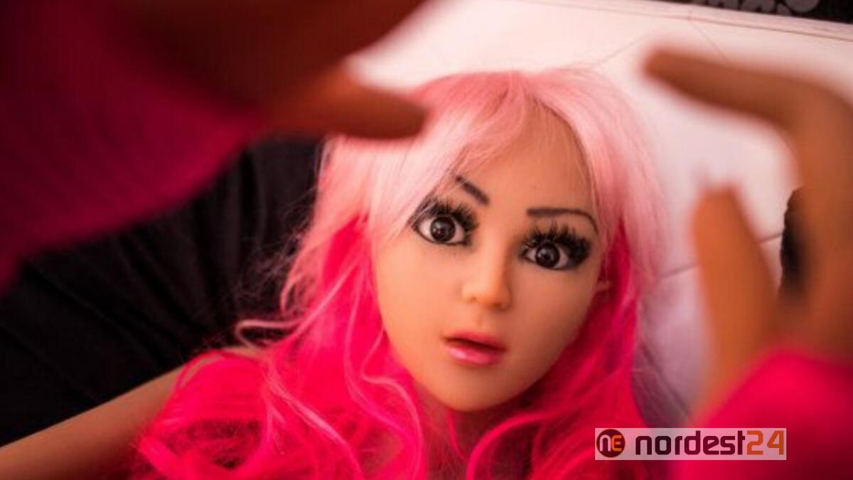 Ha aperto la prima casa di piacere con bambole in silicone - 