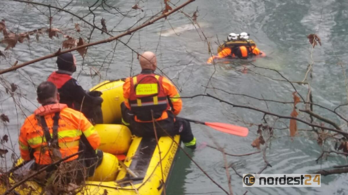 Dal Livenza affiora il tetto di un'auto: i sommozzatori non trovano nessuno - 