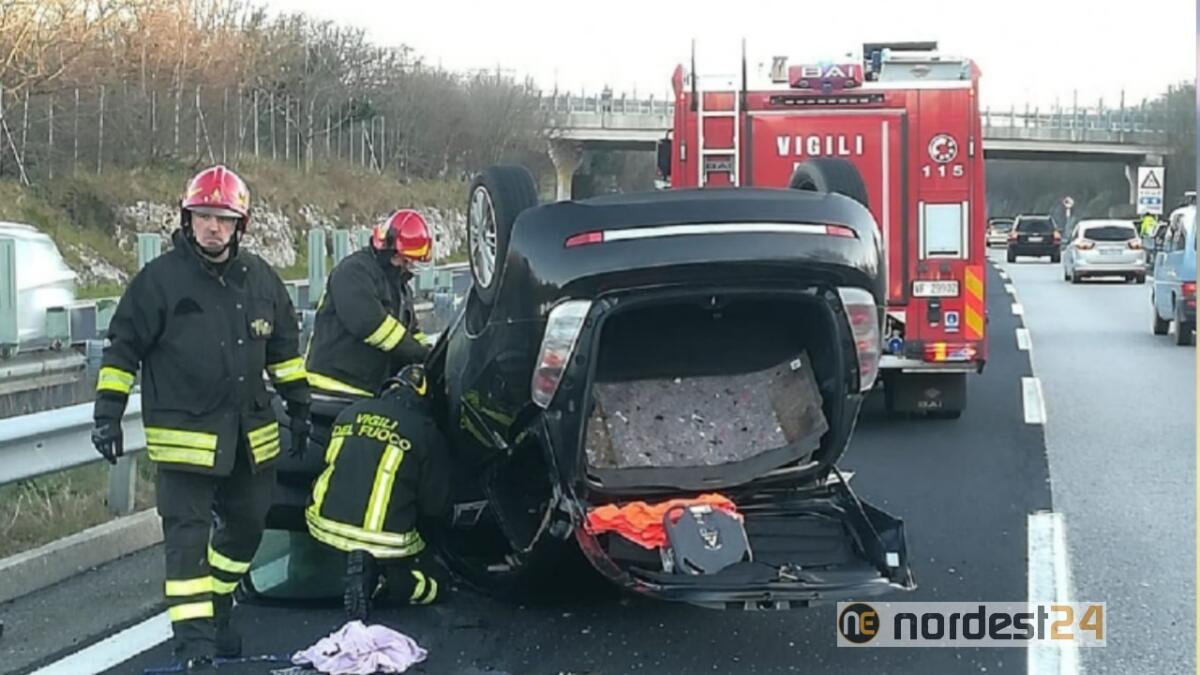 Trieste. Sbanda e si cappotta sul raccordo autostradale: ferita una donna - 