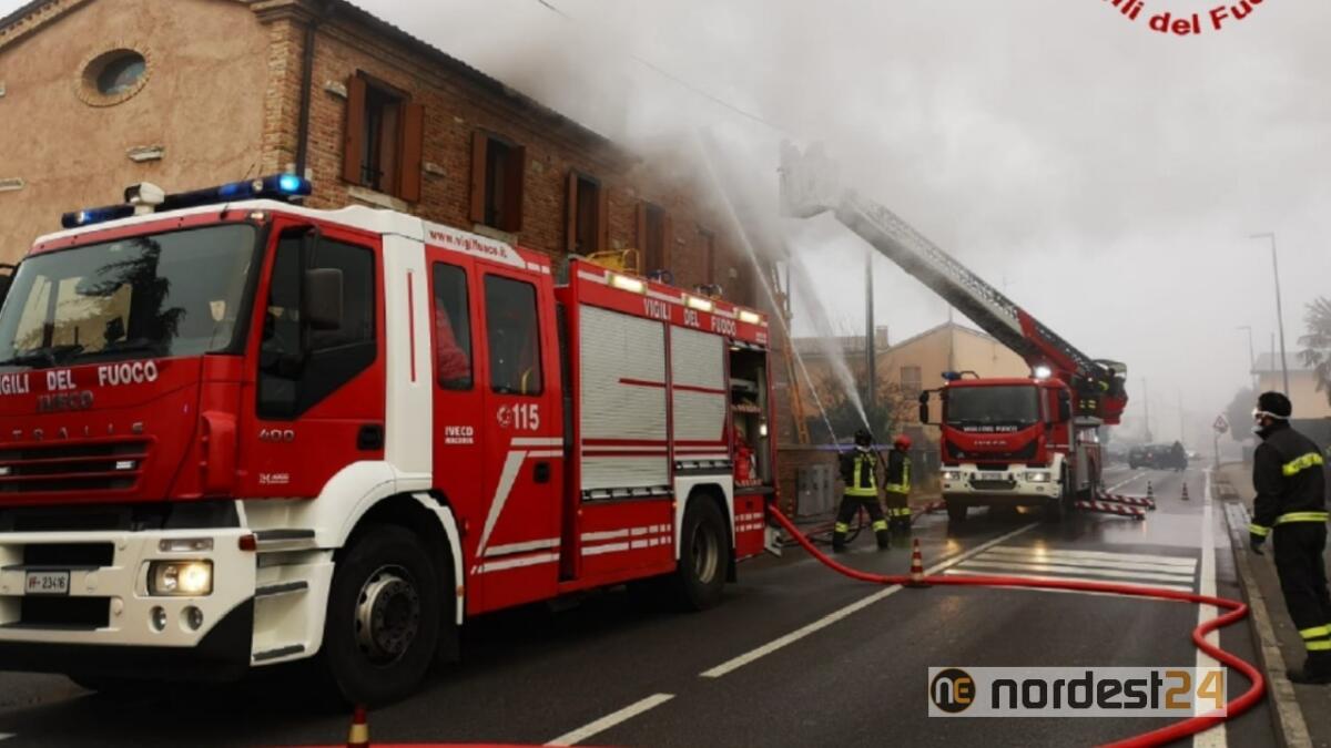 Grave incendio a Camponogara: palazzina a fuoco, evacuata - 