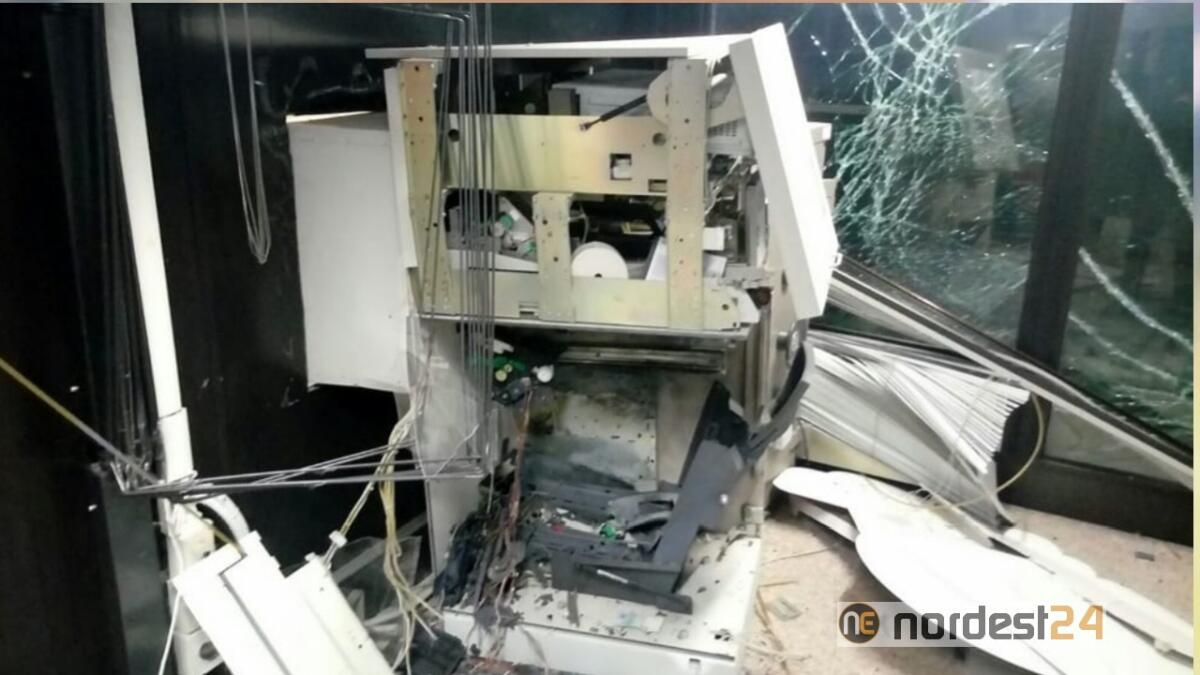 Esplosione al bancomat: ladri fuggono con 50.000 euro - 