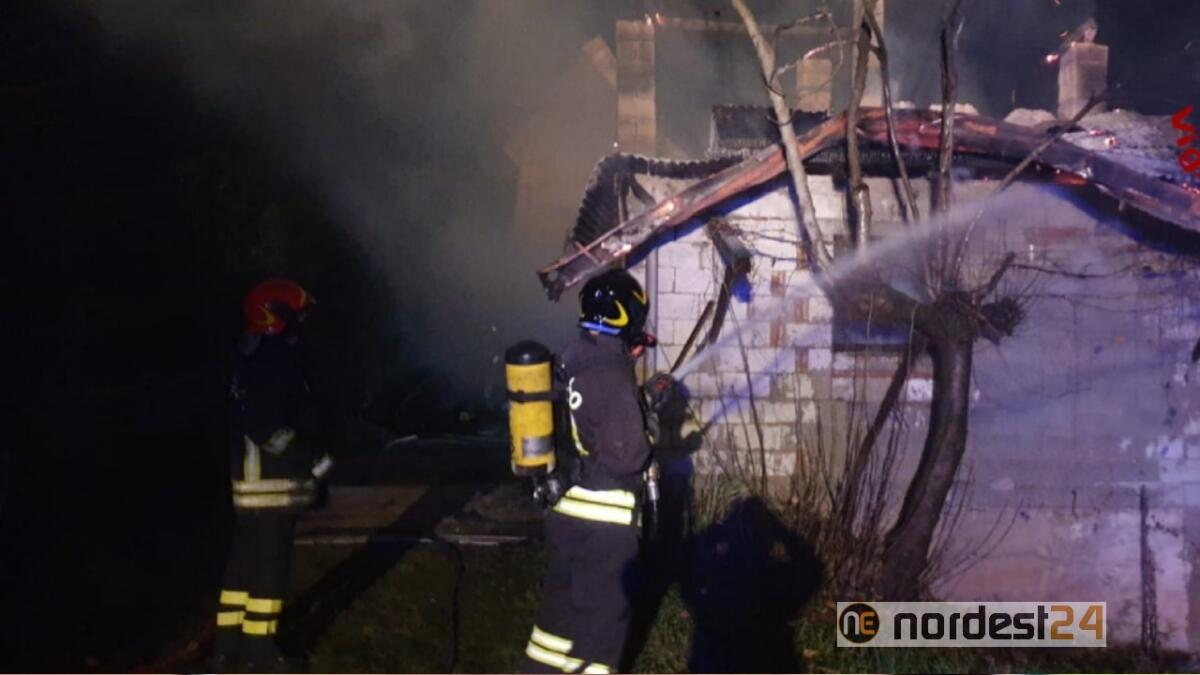 Grave incendio diatrugge nella notte un magazzino agricolo - 