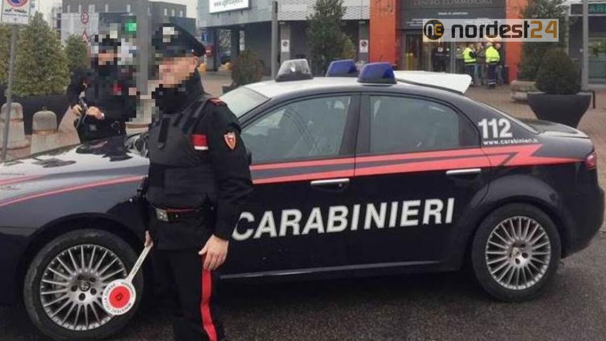 Rapina in tabaccheria con il coltello da cucina - 