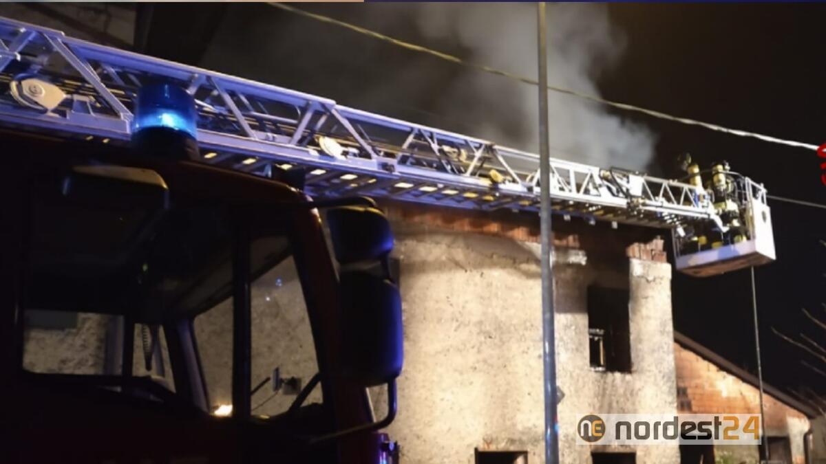 Incendio a Tezze sul Brenta: brucia un rudere ed un'auto - 