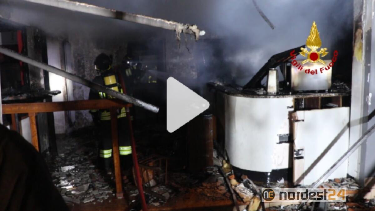 Vicenza. Esplosione ed incendio in un Bar: locale distrutto - VIDEO/FOTO - 