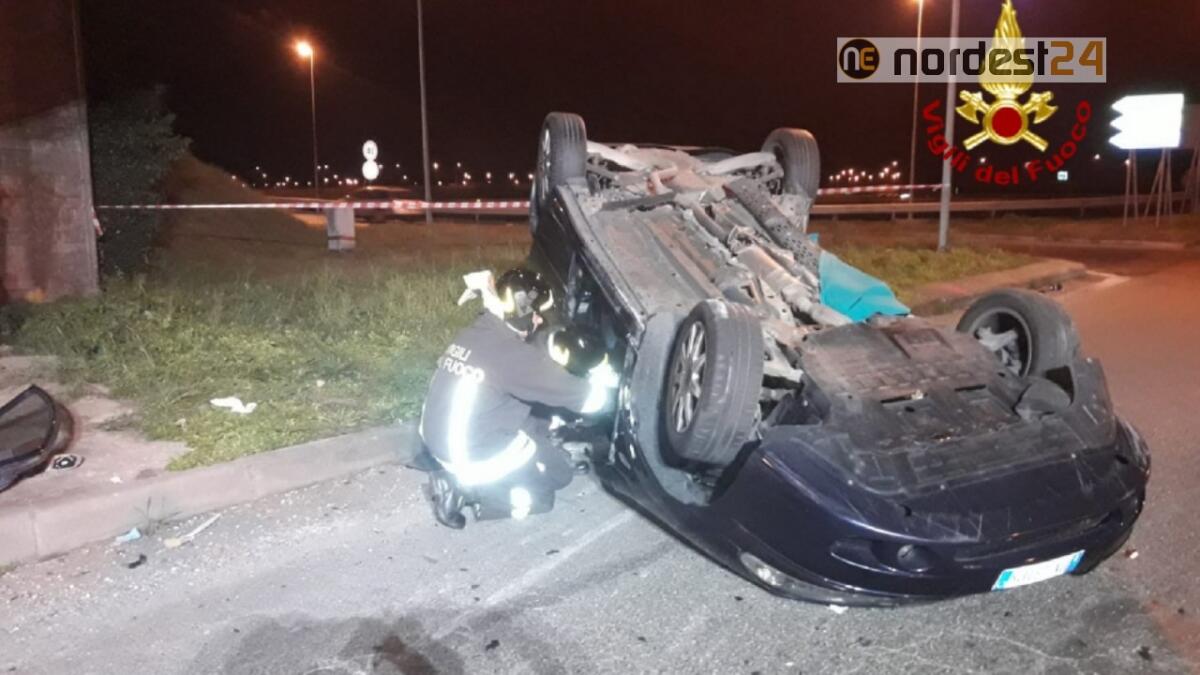 Violento scontro tra due auto: morta una 50enne e 4 feriti - 