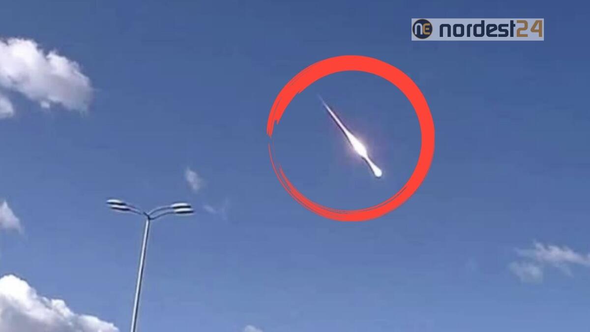 Una scia luminosa nel cielo: il bolide avvistato a Nordest - 