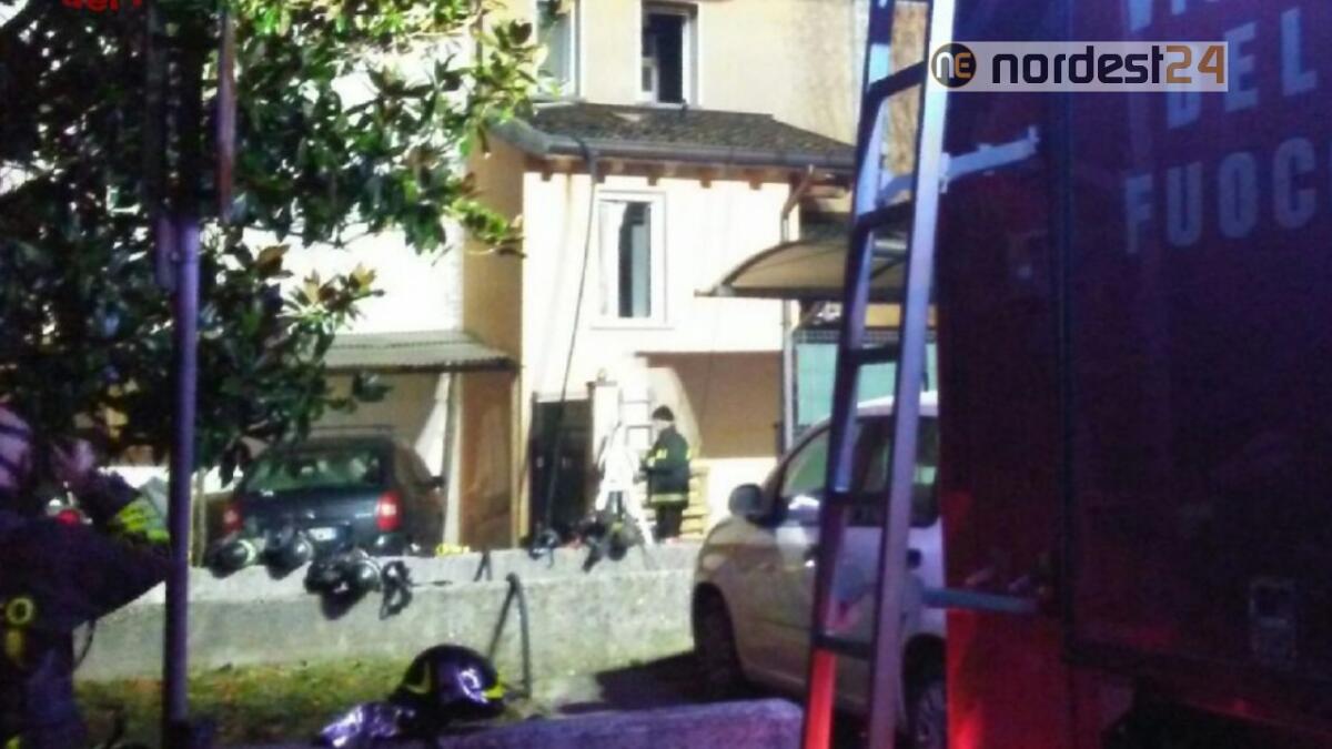 Incendio a Cordenons, a fuoco casa a 2 piani: inagibile - 