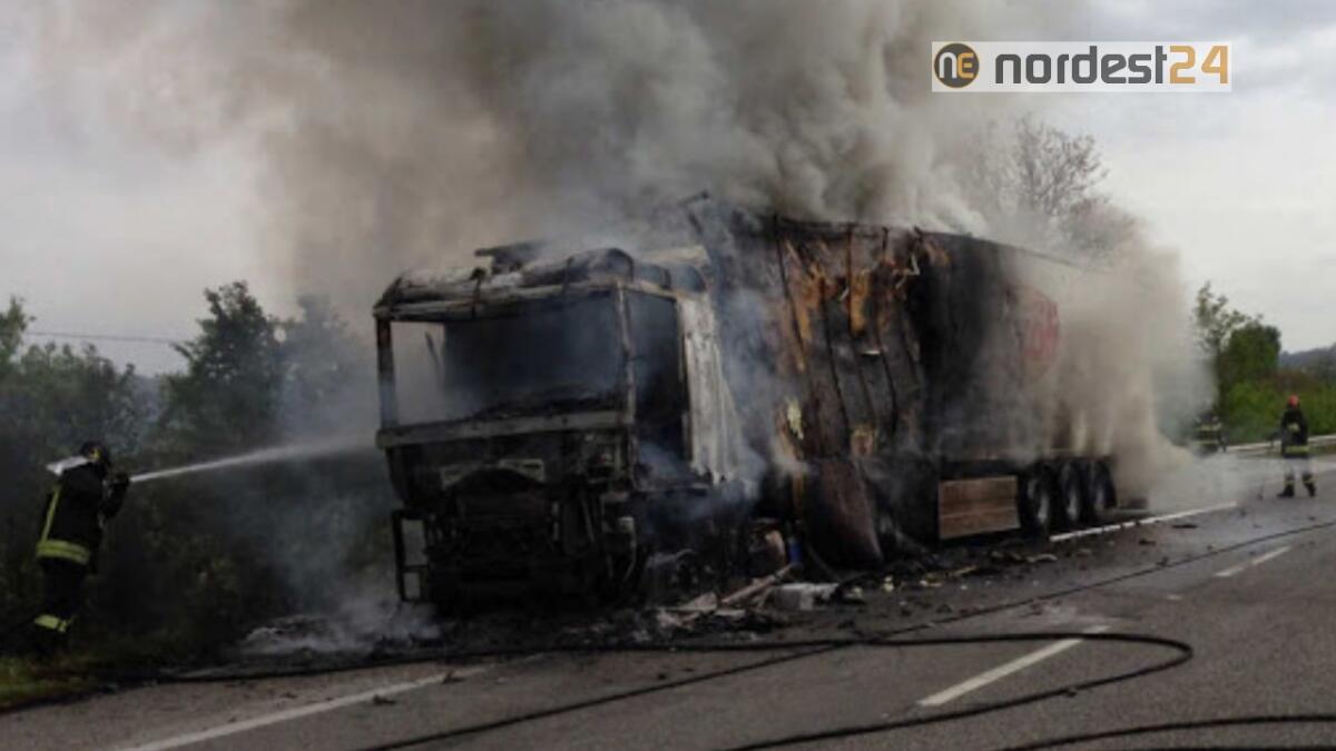 Incendio in A4, due veicoli a fuoco in autostrada - 