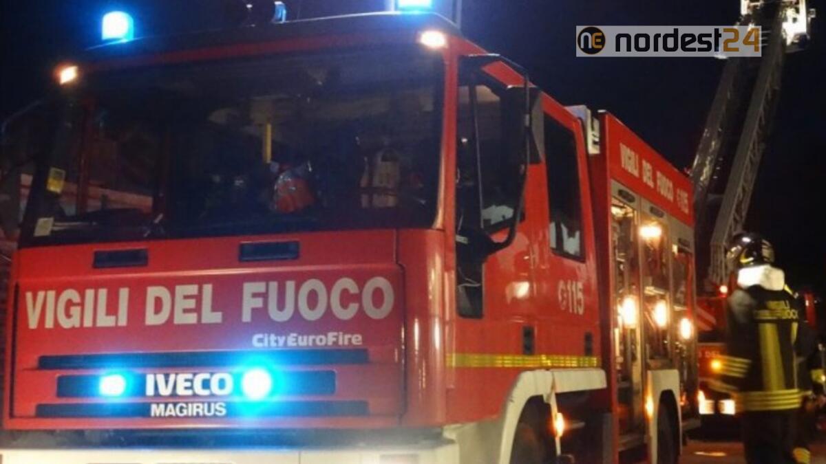 Violento incendio a Brugnera nella notte: casa inagibile - 