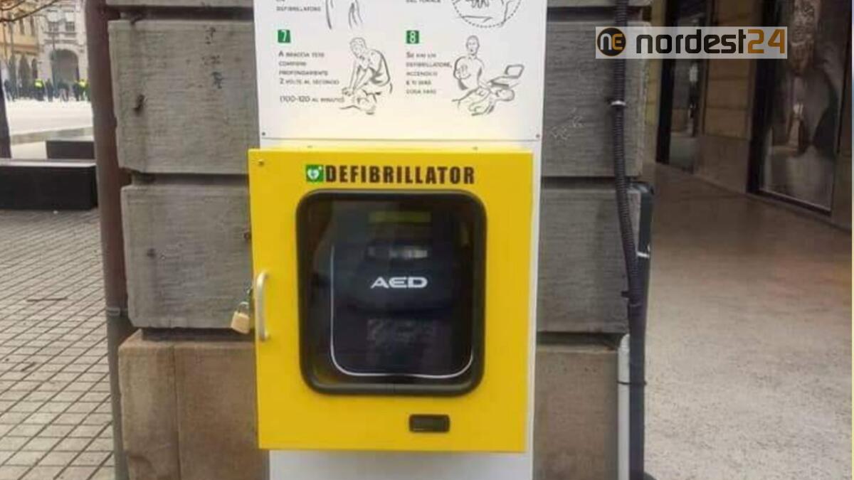San Donà (VE). Rubano il defibrillatore in Piazza, poi si pentono: ricomparso - 