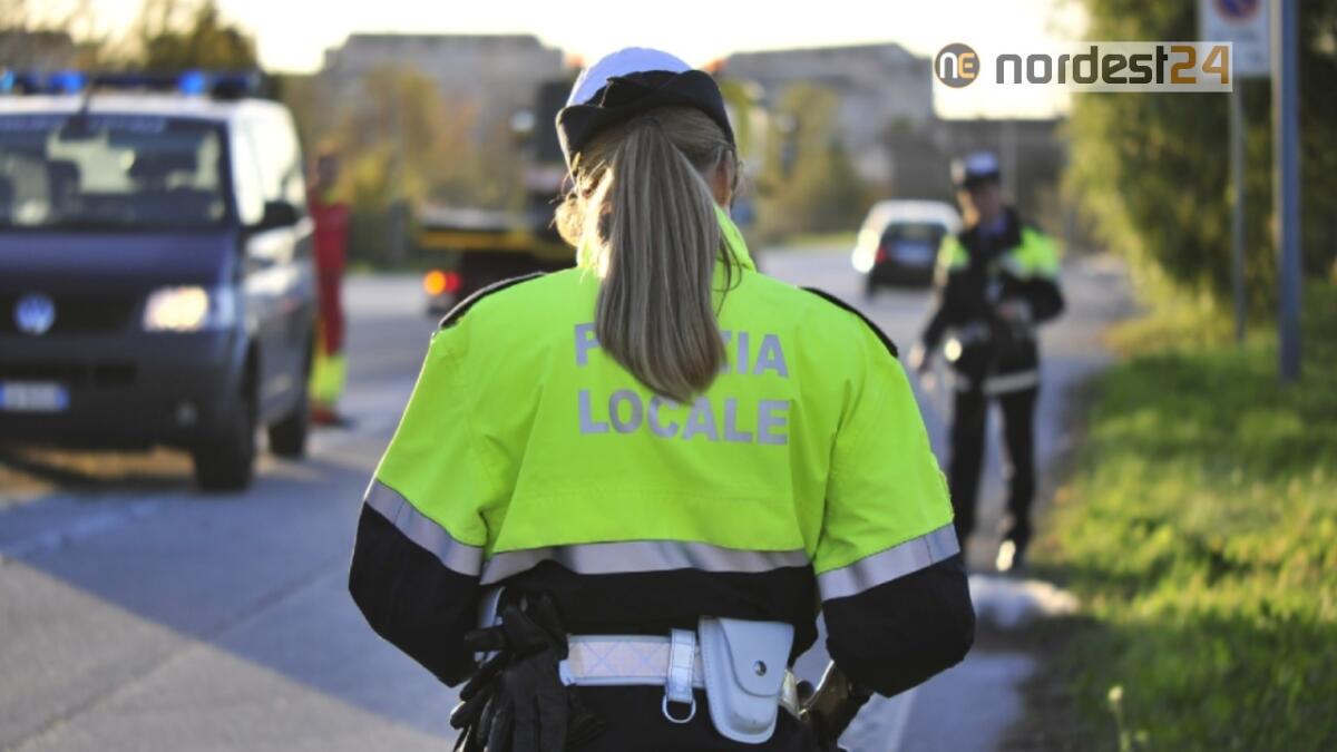 Pordenone. Si schianta contro due auto e fugge: rintracciata - 