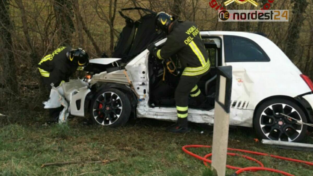 Incidente a Polcenigo (PN): scontro tra due auto, 3 feriti - 