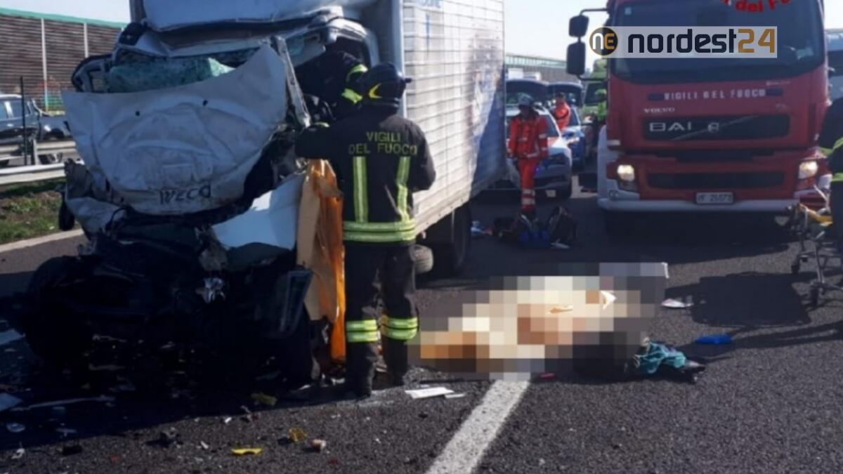 Incidente in A4: un morto, tamponamento tra furgone e camion - 