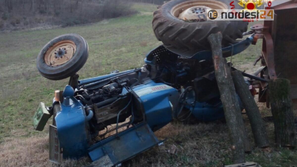Il trattore si ribalta, 84enne muore schiacciato - 