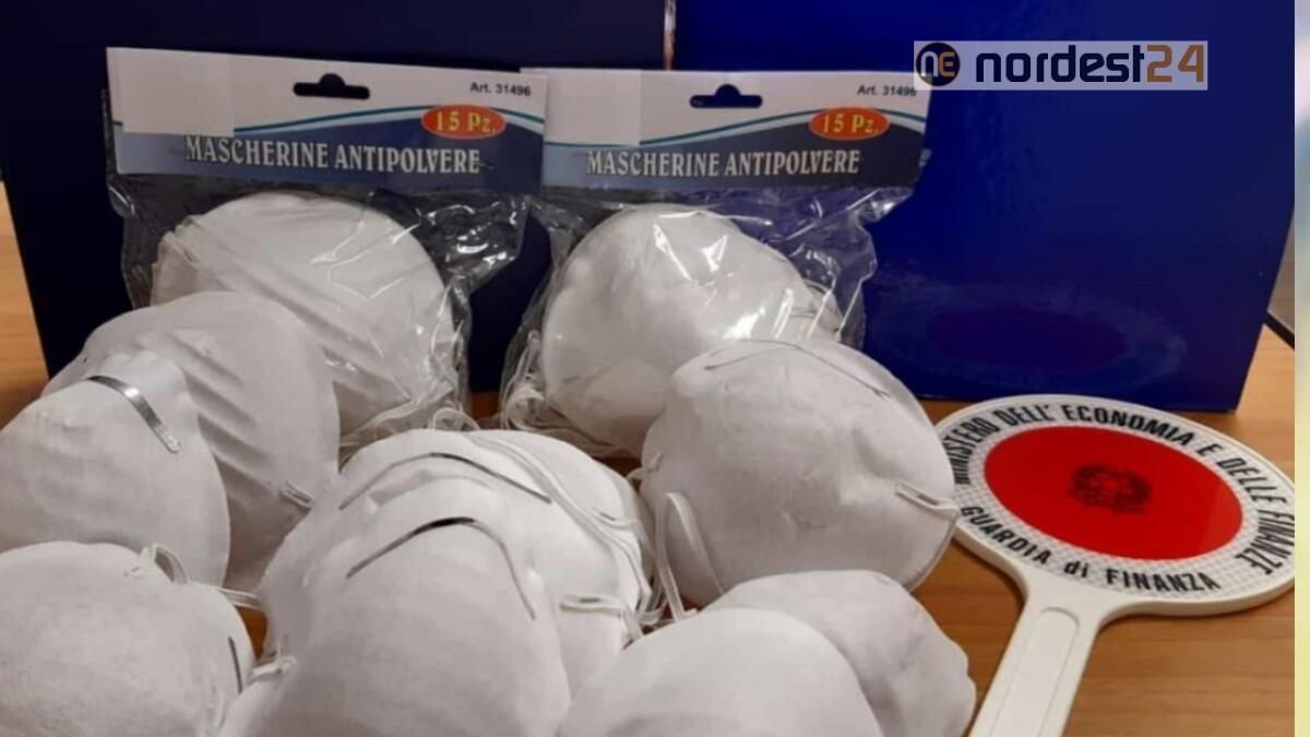 Venezia, disoccupato si improvvisa venditore abusivo di mascherine: multato - 