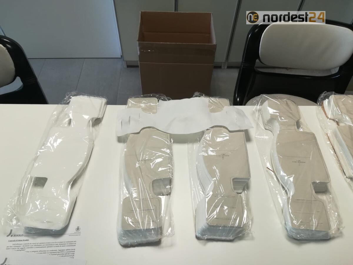 Le prime 2800 mascherine di Grafica Veneta arrivate a Jesolo - 