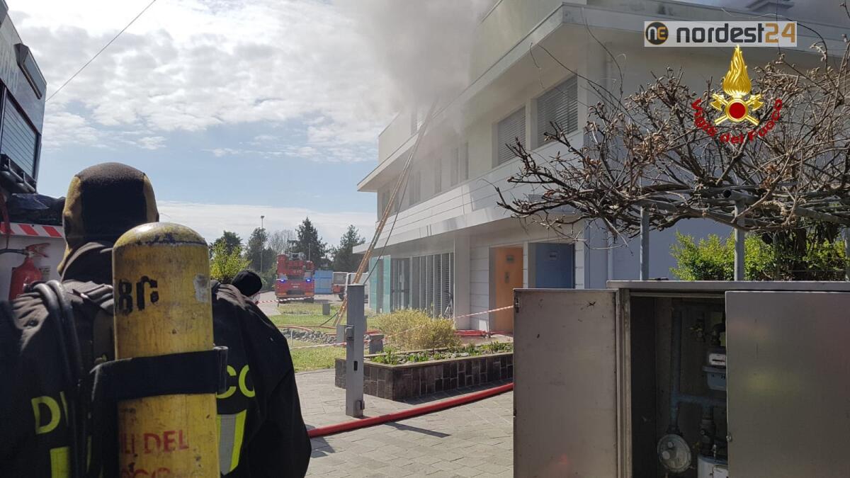 Scoppia l'incendio nell'appartamento: nessun ferito, ma gravi danni - 