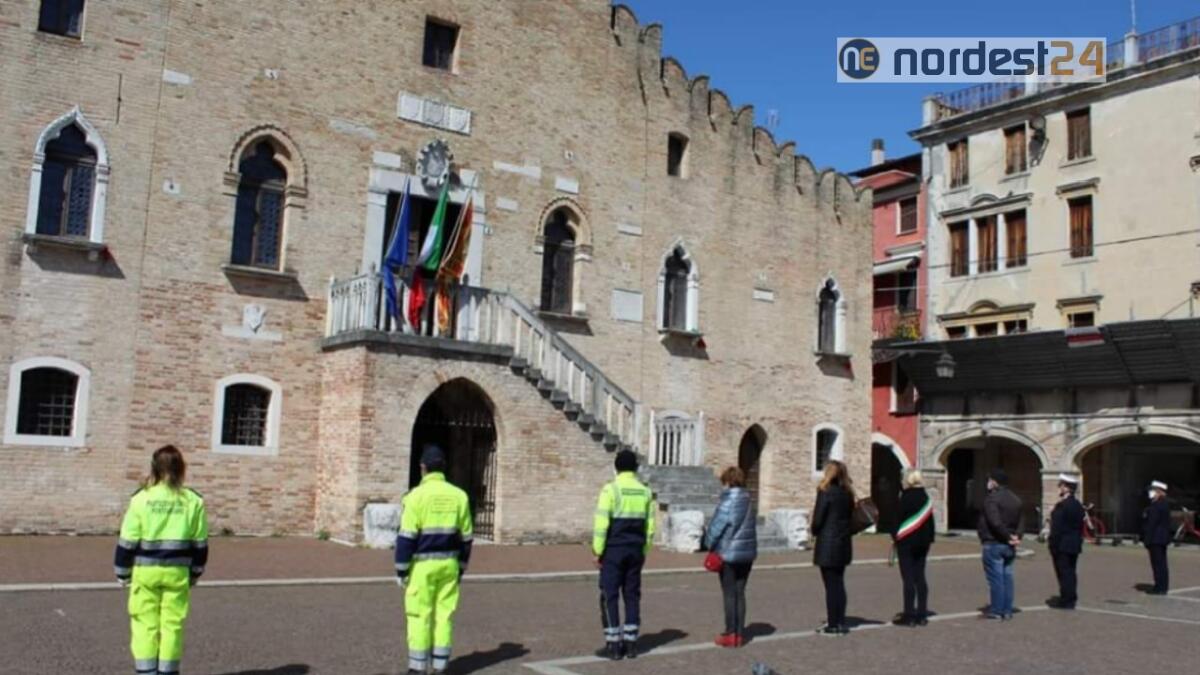 Portogruaro, bandiere a mezz'asta e silenzio per le vittime del virus - 