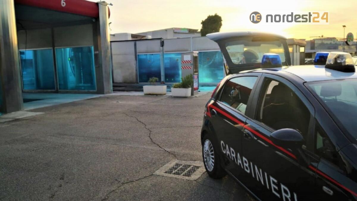 All'autolavaggio nonostante il divieto di uscire: 4 denunce - 