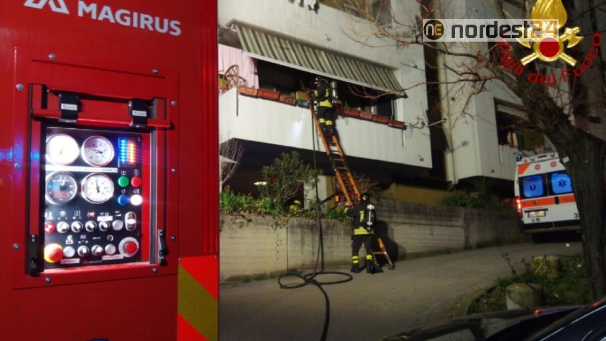 Incendio in appartamento a Trieste: due persone intossicate - 