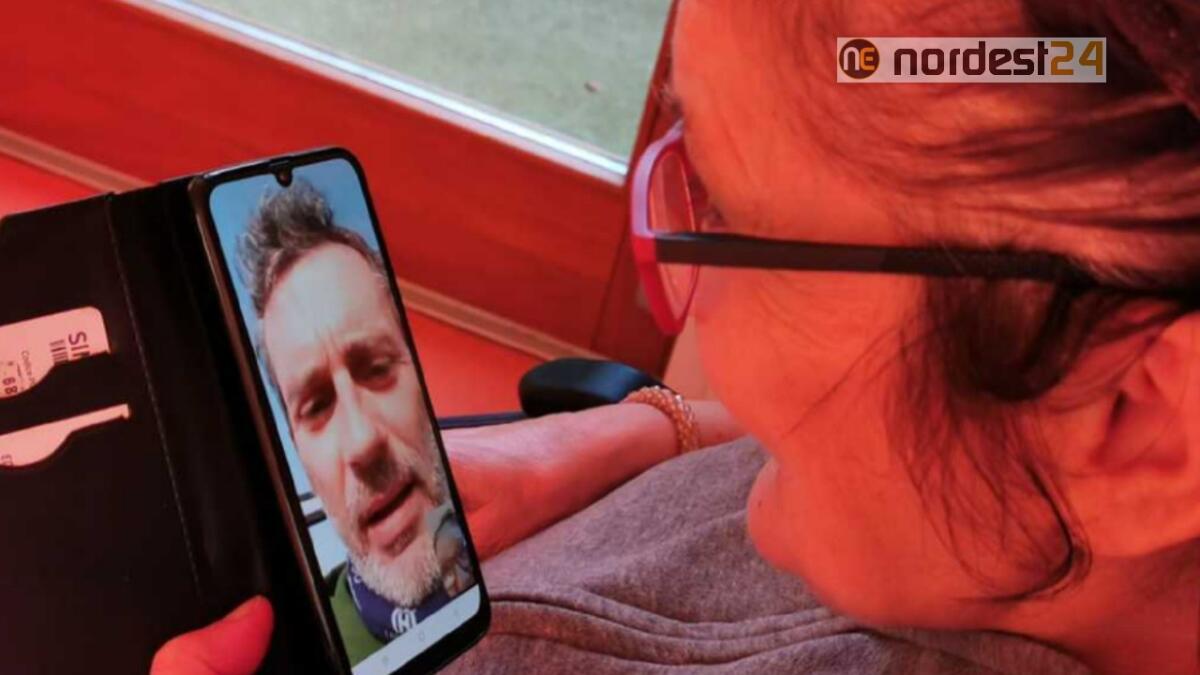 Coronavirus, gli ospiti delle case di riposo in video chiamata con i familiari - 