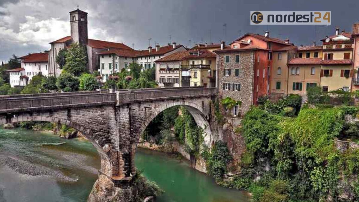 Cividale. Striscione, torce e bengala sul ponte del Diavolo: 2 denunce - 