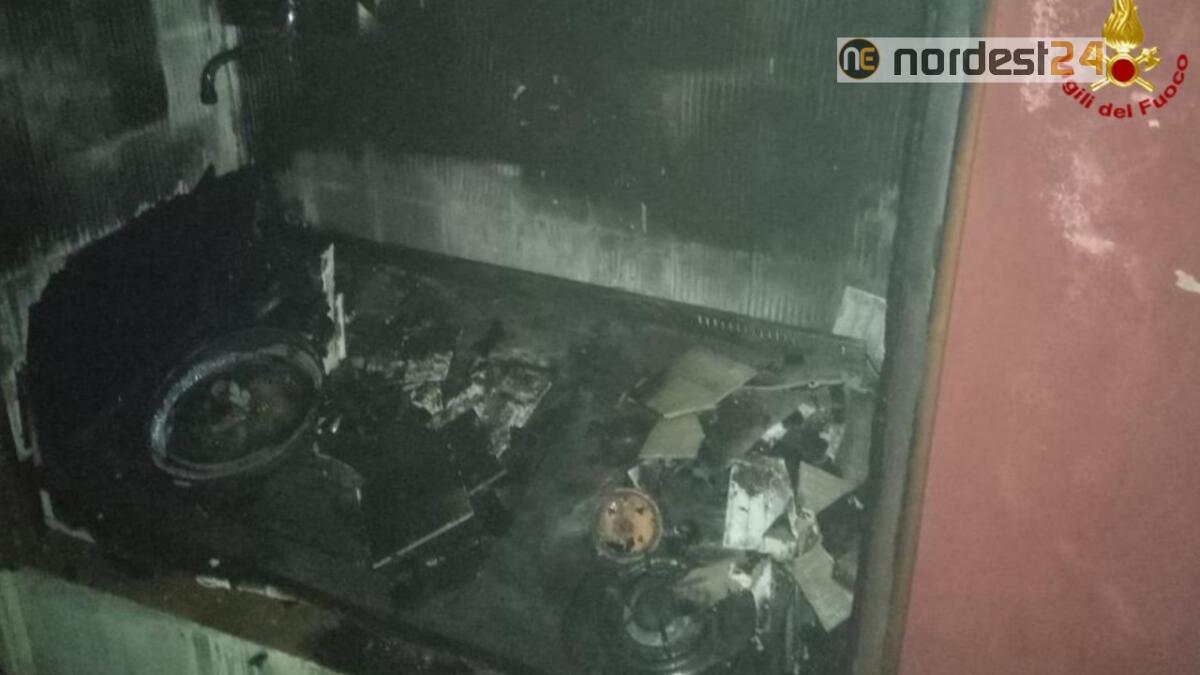 Incendio a Padova: mansarda a fuoco, gravi danni - 