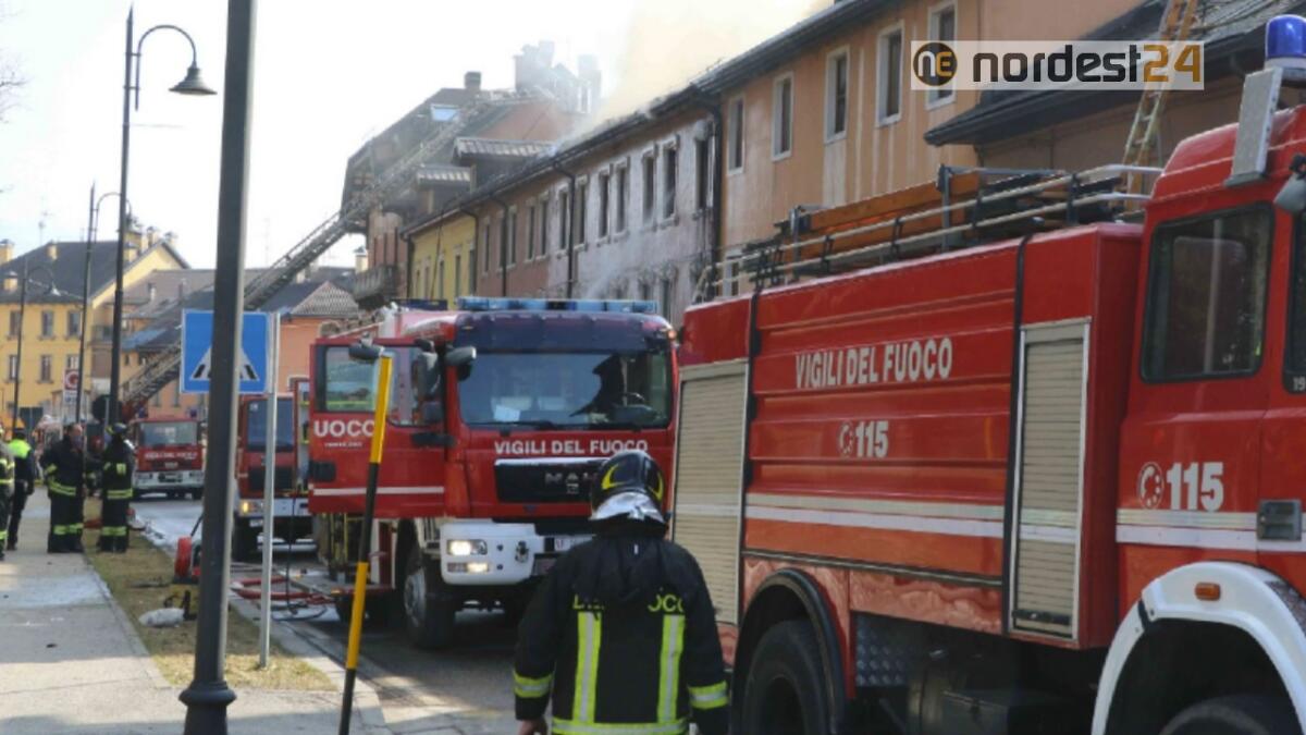 Furioso incendio ad Asiago in più palazzine: morto carbonizzato un uomo - 