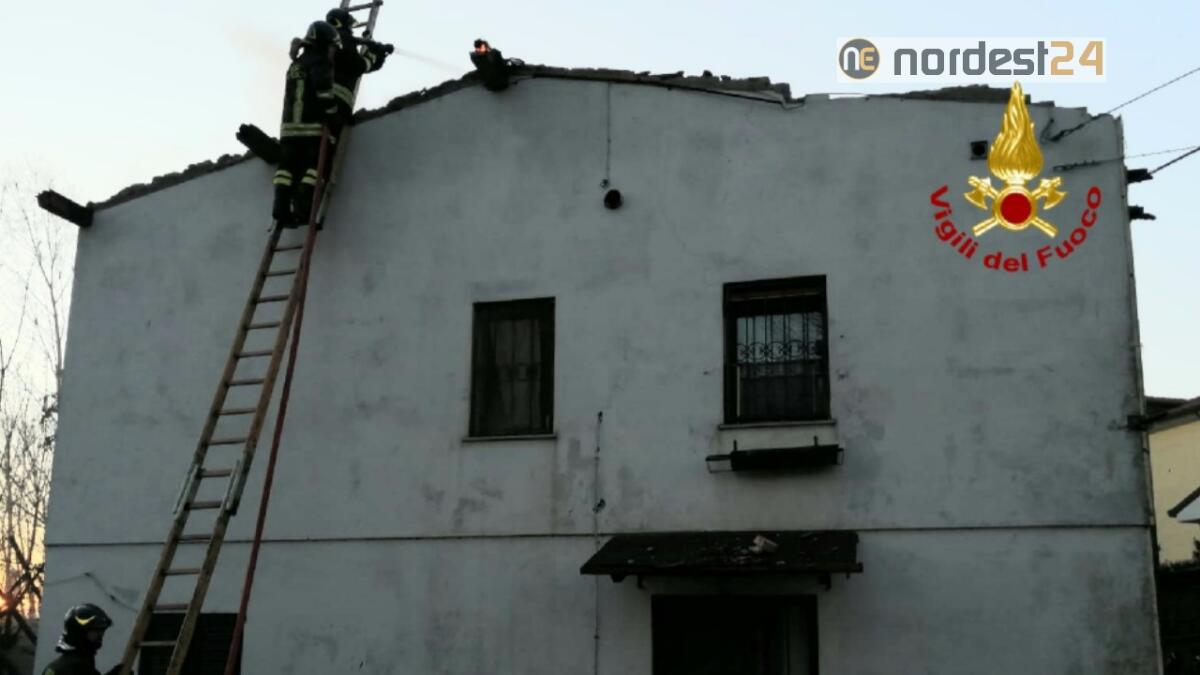 Incendio di un'abitazione a Gaggio di Marcon (VE) - FOTO - 
