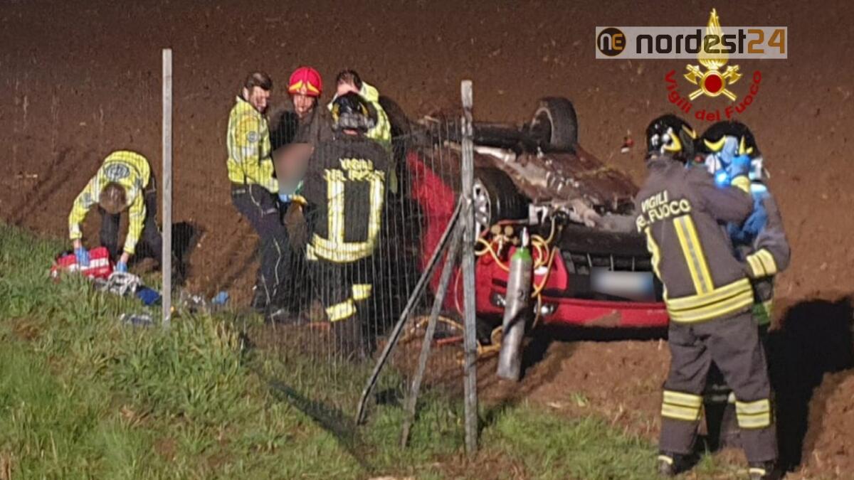 Incidente in A4 nella notte: feriti due giovani, uno è grave - VIDEO/FOTO - 