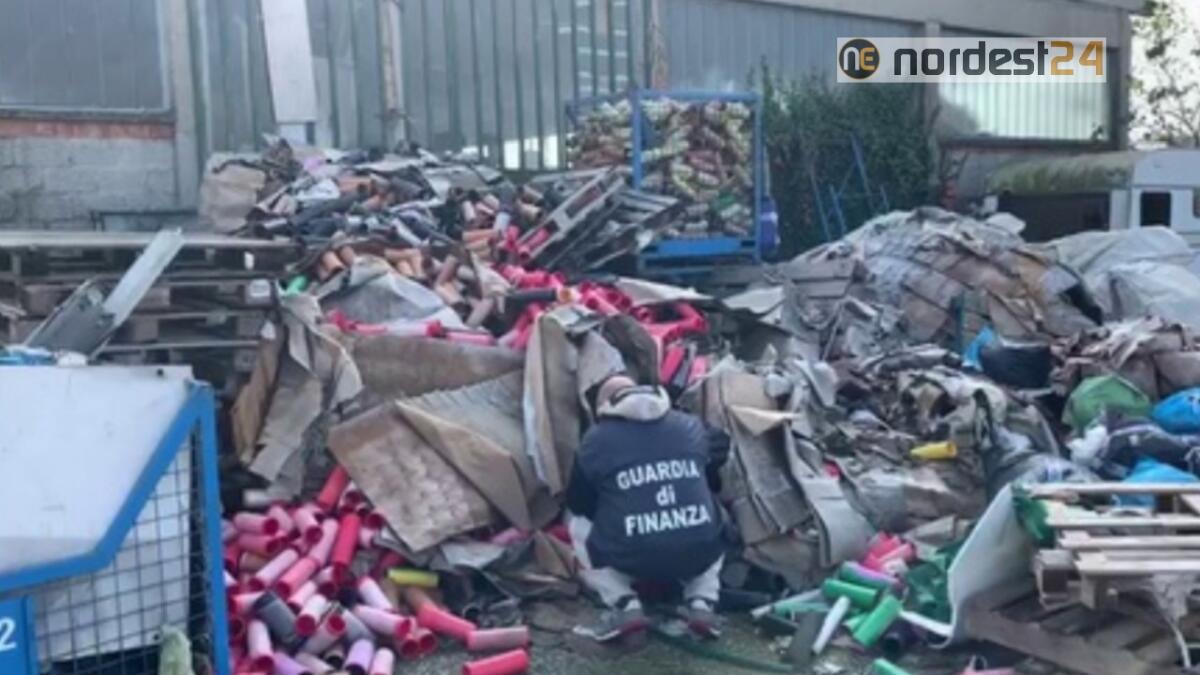 Discarica abusiva, operaio in 'nero' con reddito di cittadinanza - 