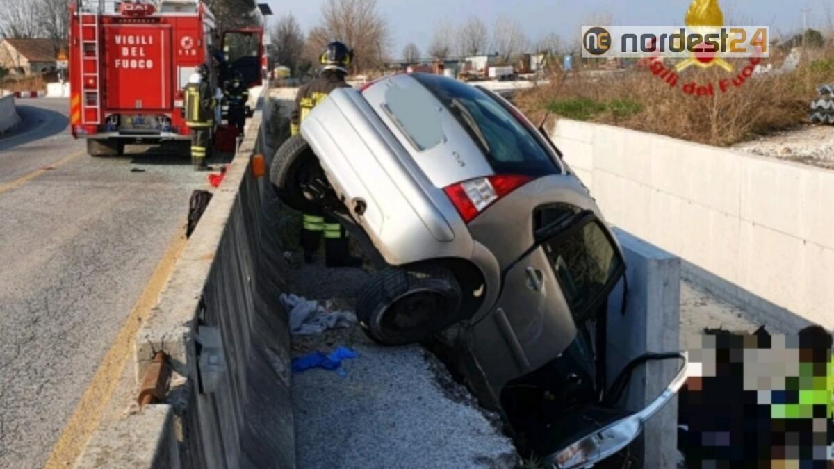 Salta il new jersey e si schianta: gravissimo un uomo - 