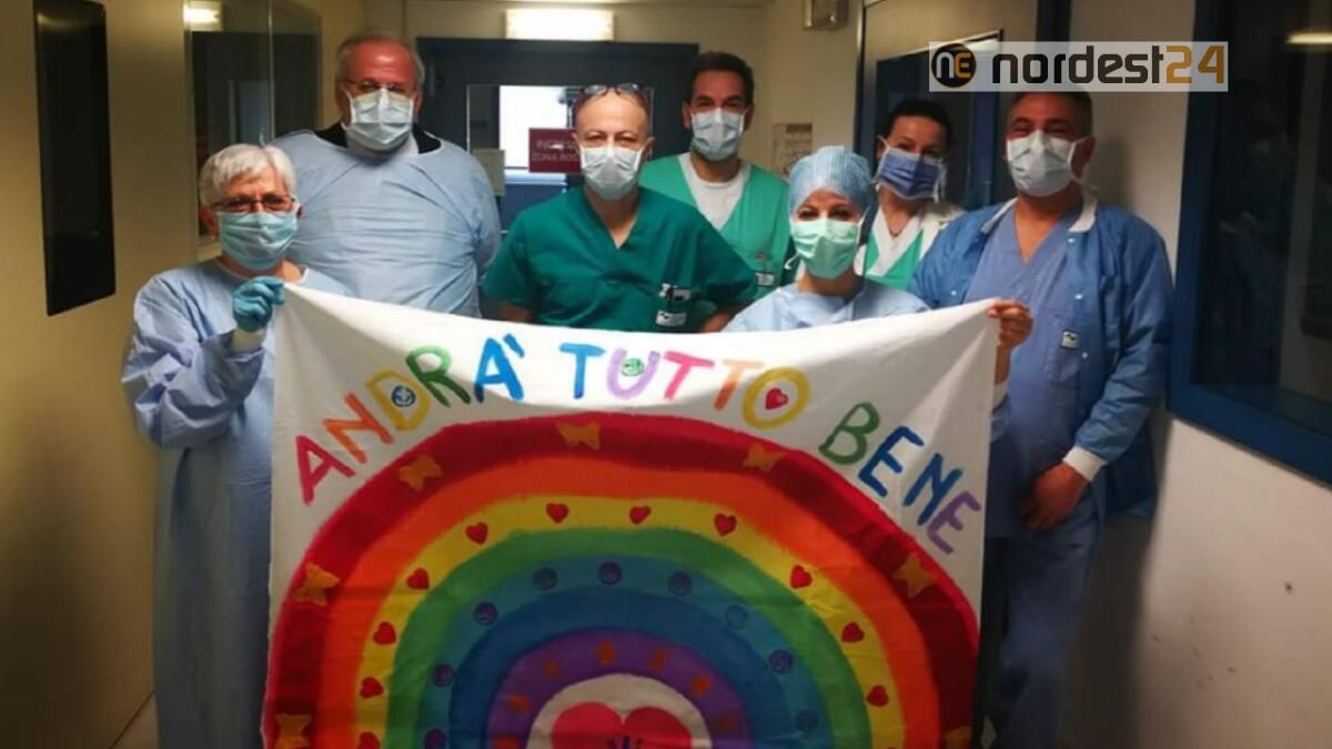 Gorizia. Bimba di 3 anni realizza maxi arcobaleno per reparto Covid-19 - 