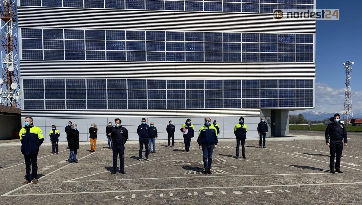 Coronavirus, Fvg: bandiere a lutto alla Protezione Civile per le vittime da Covid-19 - 