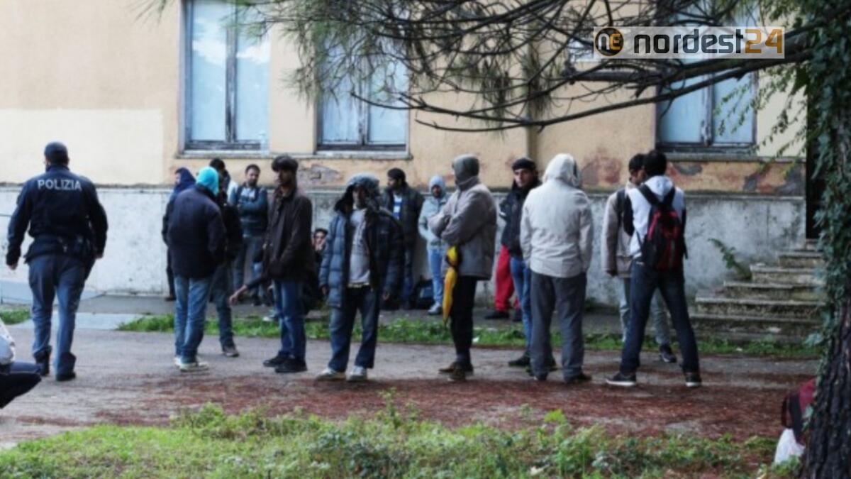 Coronavirus, denunciati 20 migranti a Trieste: a spasso senza valido motivo - 