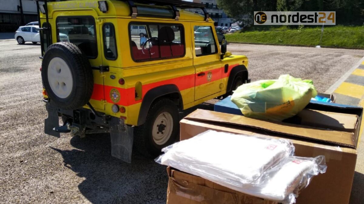 Soccorso Alpino solidale: donate 150 tute all'ospedale di Schio (VI) - 