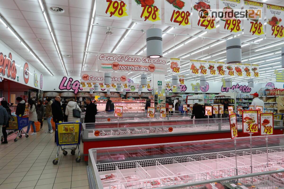 Borrelli ha firmato l'ordinanza: ci sono 400 milioni in buoni spesa - 