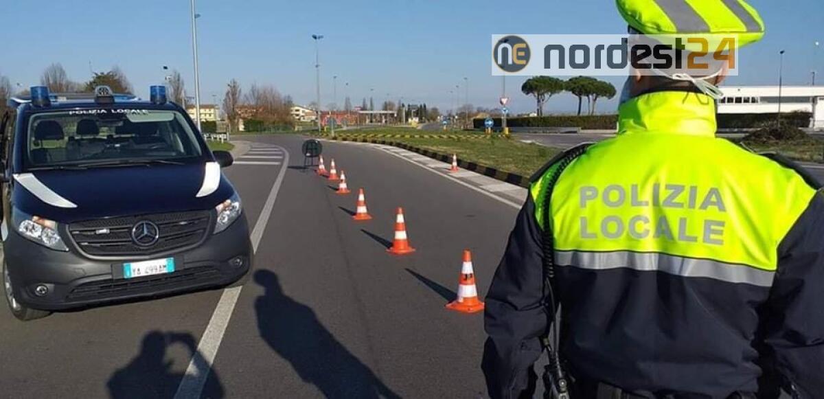 Coronavirus, a Jesolo città blindata: posti di blocco della Polizia - 