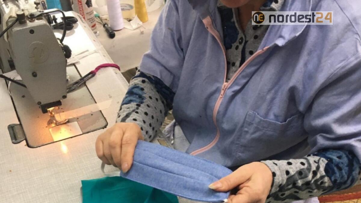 A San Vito al Tagliamento volontari producono mascherine per i più fragili - 