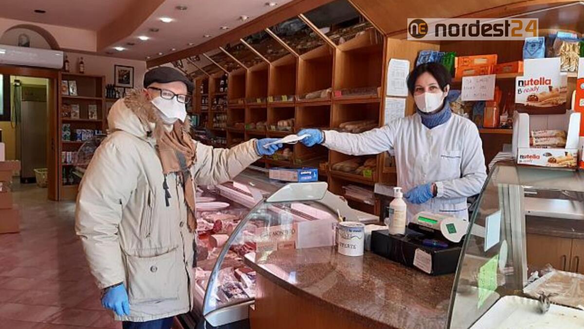 Vicenza. Ordinanza del Sindaco: obbligo di indossare guanti e mascherine ai negozianti - 