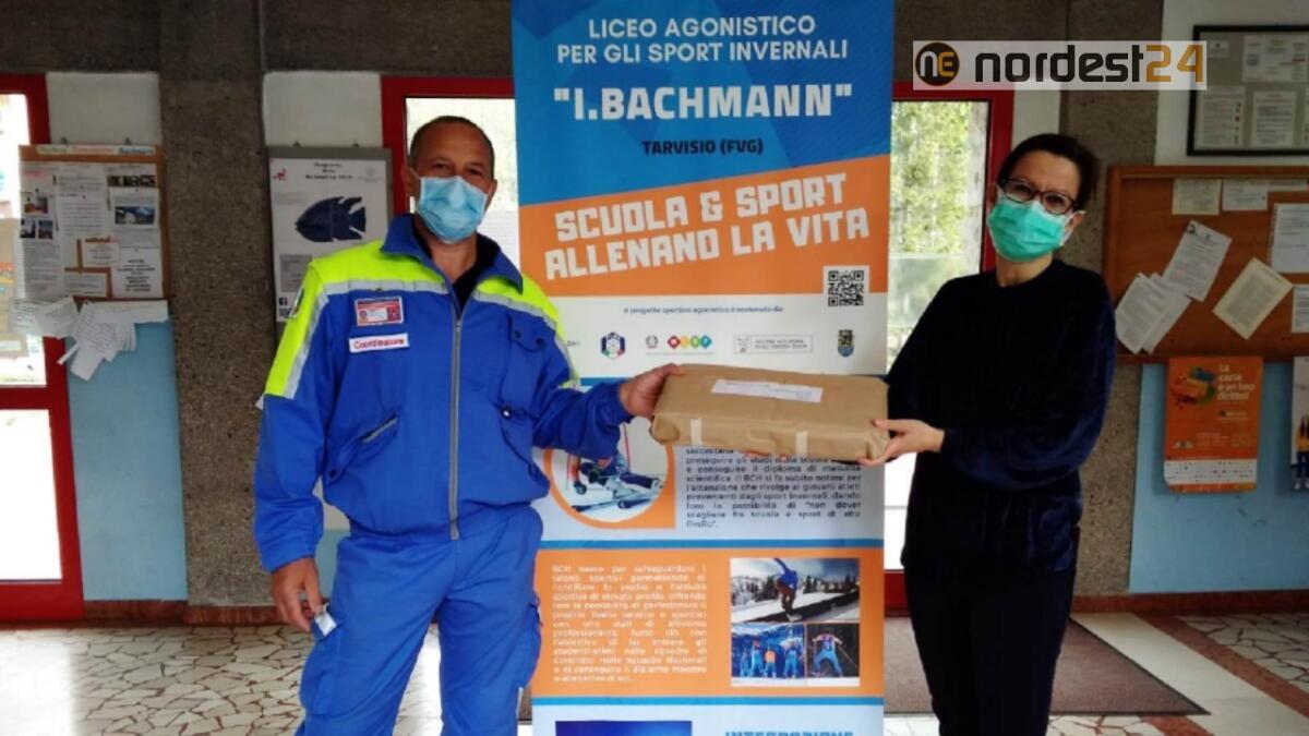 Coronavirus, Fvg: la Protezione Civile consegna 300 computer e tablet agli studenti - 